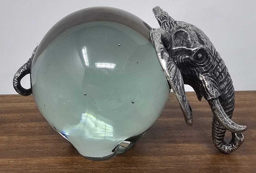 Vintage Makoulpa Pewter and Ngwenya Glass Ball Elephant Paperweight - Picture 3 of 9